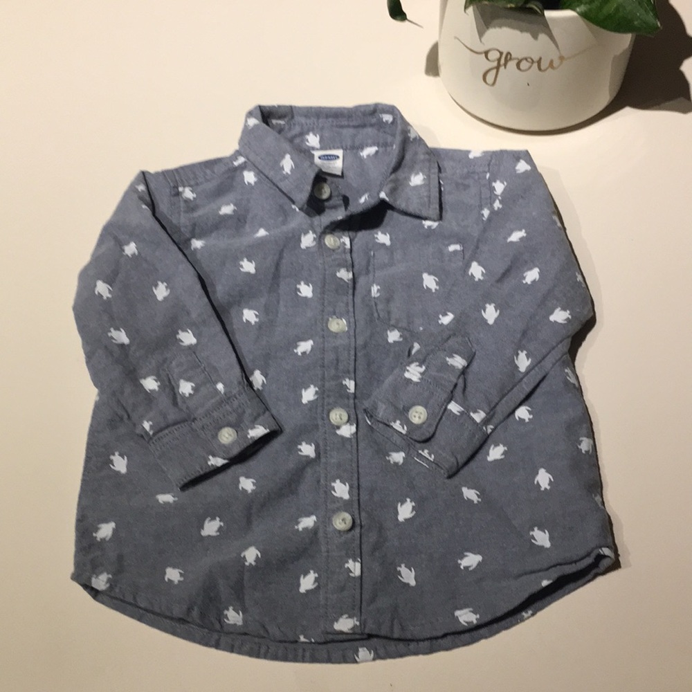 Adorable 12-18 months Old Navy Penguin Button-up!